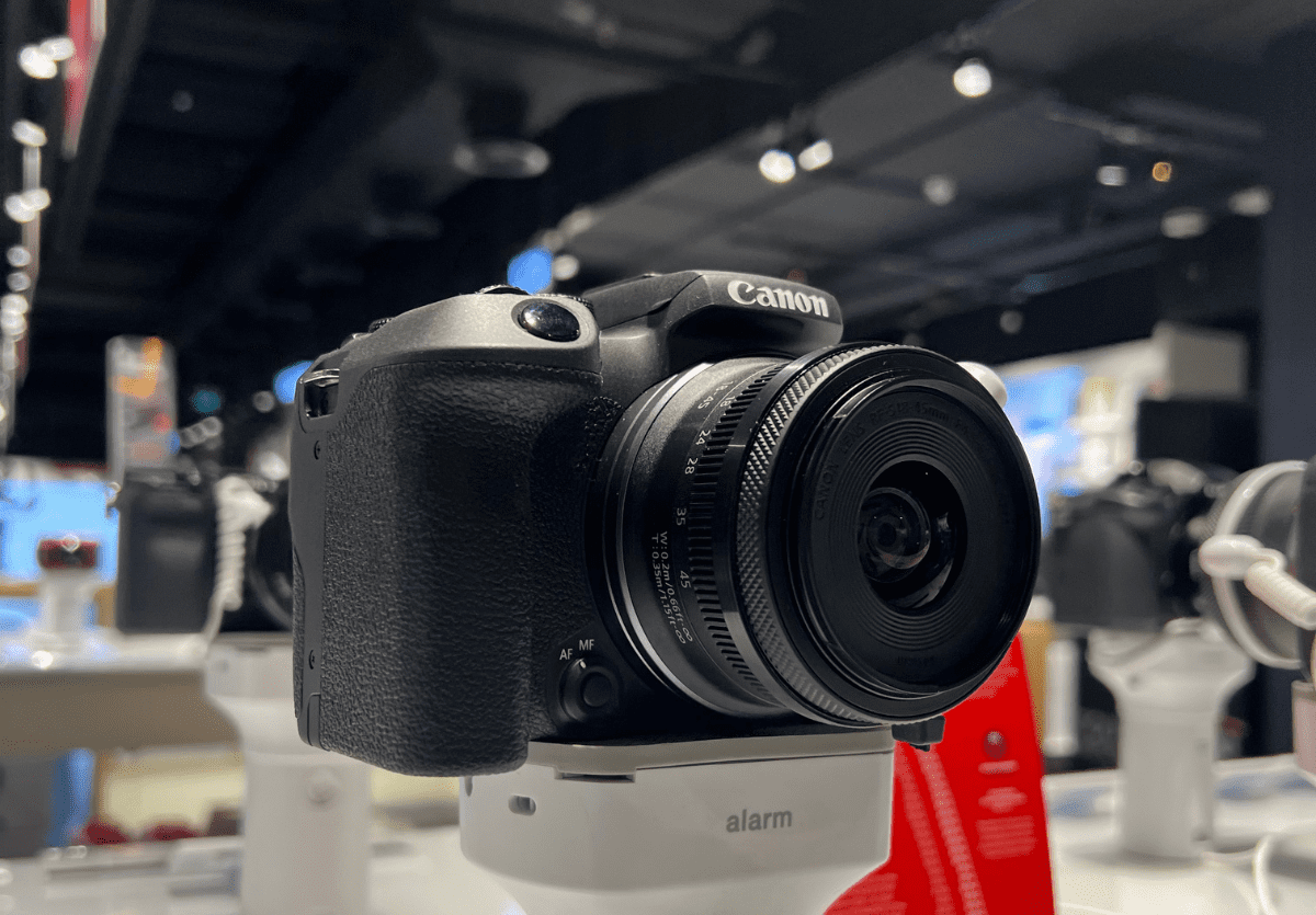 EOS R10 de Canon vient agrandir la gamme Fnac